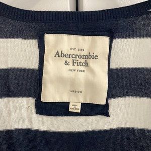 Abercrombie & Fitch Sweater - Med